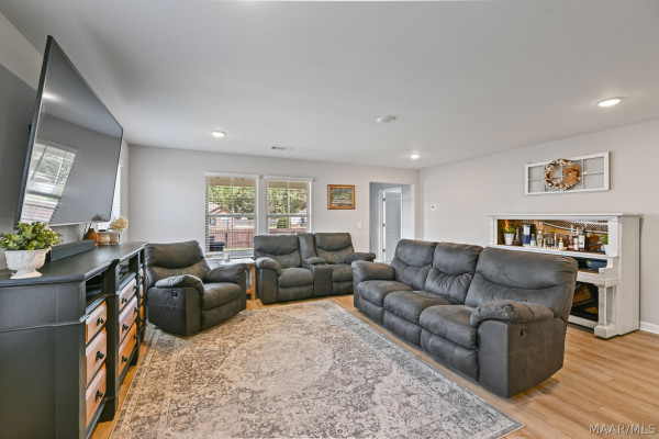 112 Kohn Drive