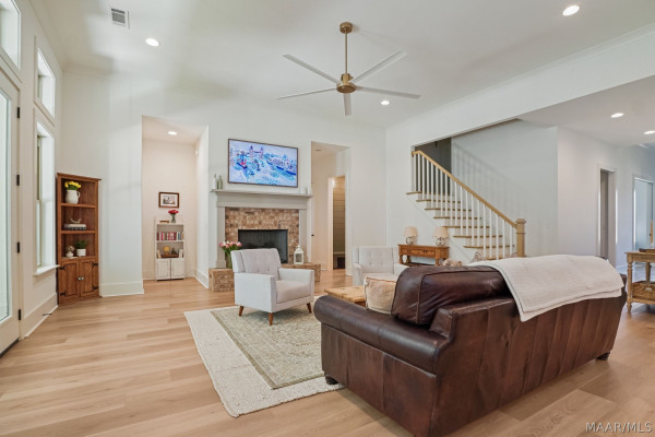 581 King's Meadow Street