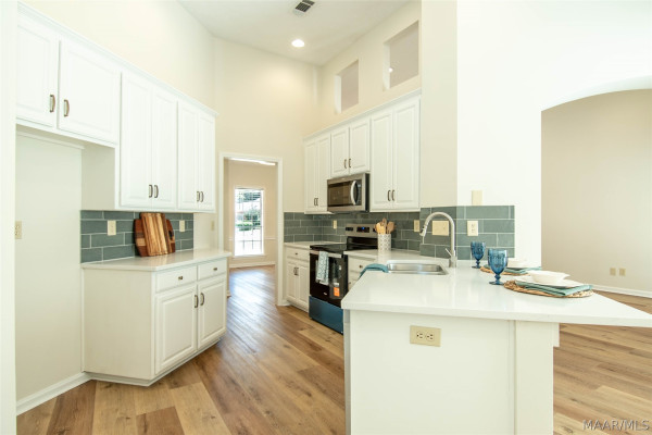 513 Pinetree Lane