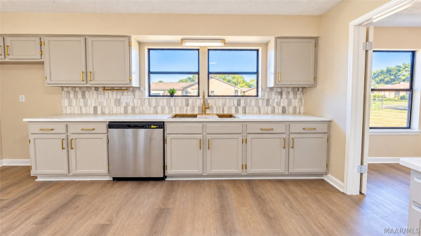 2325 Edinburgh Drive