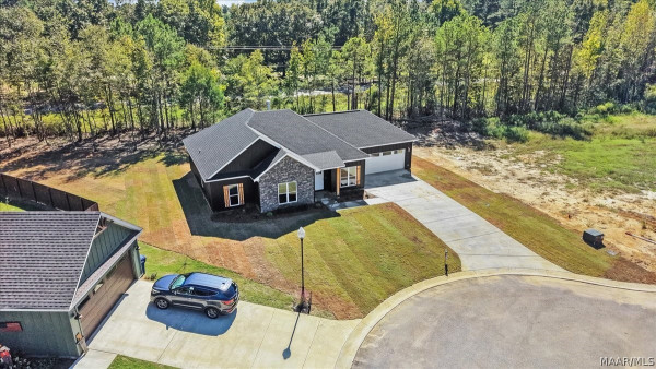 652 Lorie Lee Loop