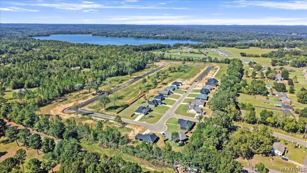 652 Lorie Lee Loop