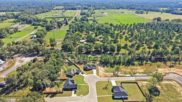 652 Lorie Lee Loop