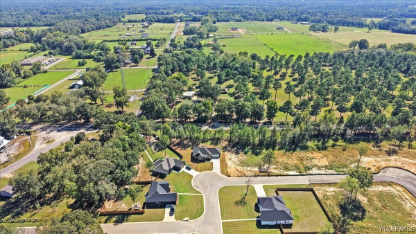 652 Lorie Lee Loop