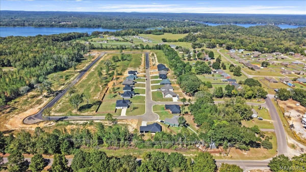 652 Lorie Lee Loop