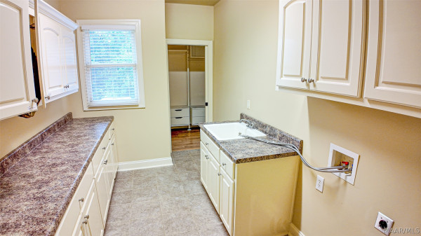 8696 Huntingdon Ridge Lane