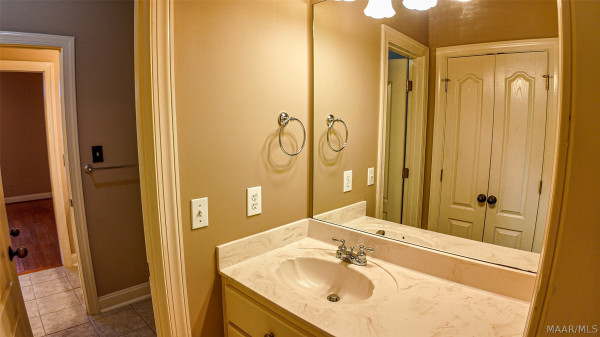8696 Huntingdon Ridge Lane
