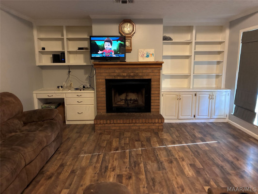 135 Greenleaf Drive