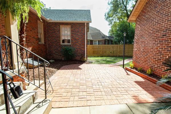 1355 Magnolia Curve