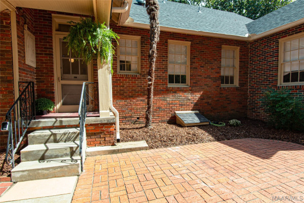 1355 Magnolia Curve