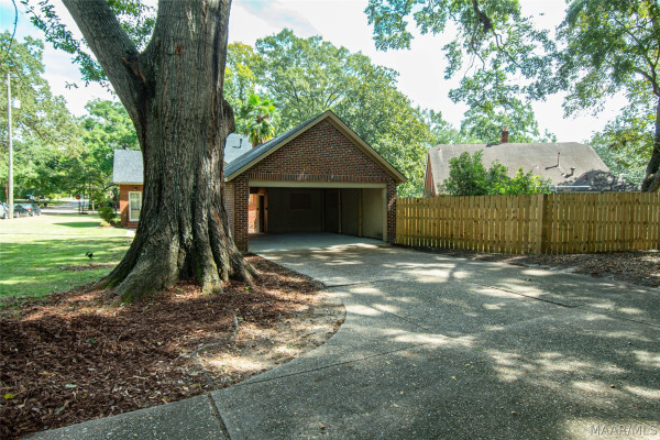 1355 Magnolia Curve
