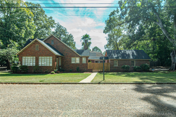 1355 Magnolia Curve
