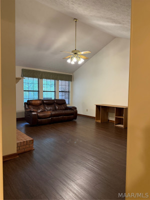 900 Lakeview Court