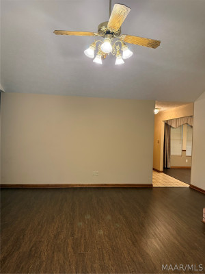 900 Lakeview Court