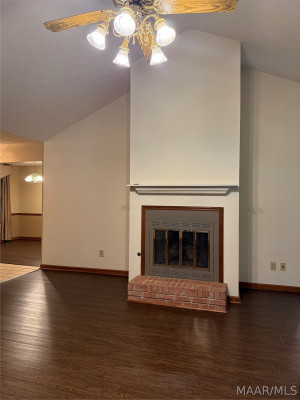 900 Lakeview Court