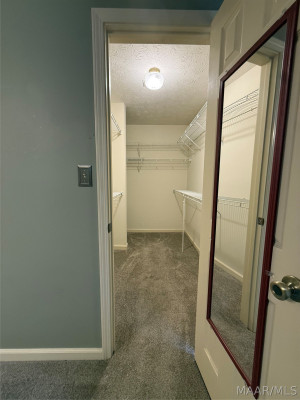 900 Lakeview Court