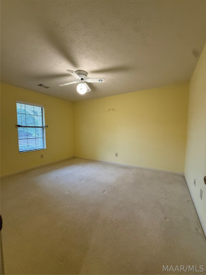 900 Lakeview Court