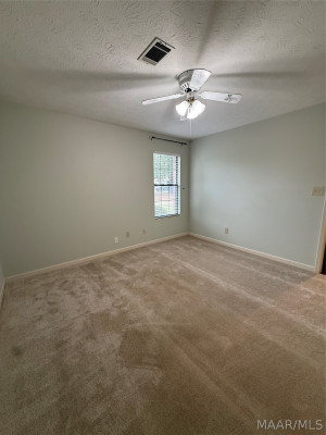 900 Lakeview Court