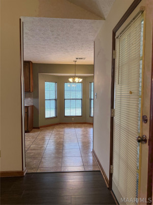 900 Lakeview Court