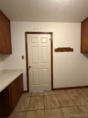 900 Lakeview Court