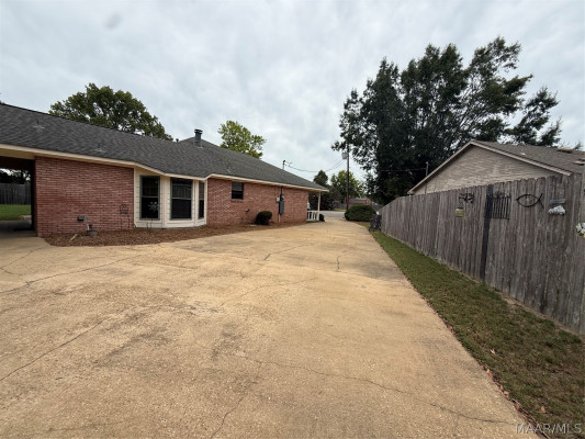 900 Lakeview Court