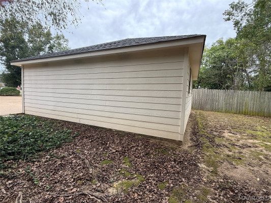 900 Lakeview Court