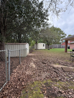 900 Lakeview Court