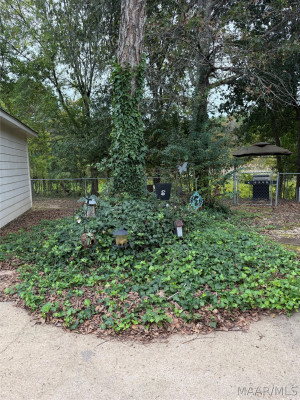 900 Lakeview Court