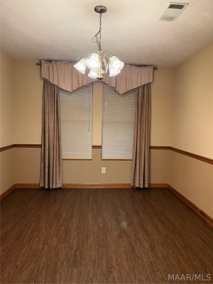 900 Lakeview Court
