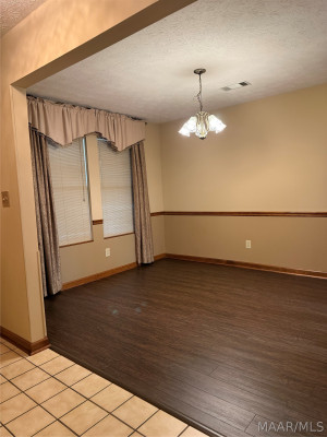 900 Lakeview Court