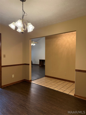 900 Lakeview Court